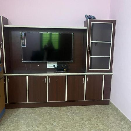 White Home Service Apartment 2Bhk Мадурай Экстерьер фото